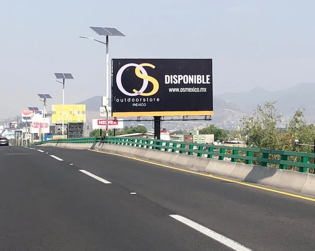 foto de anuncio espectacular unipolar visto desde puente vehicular